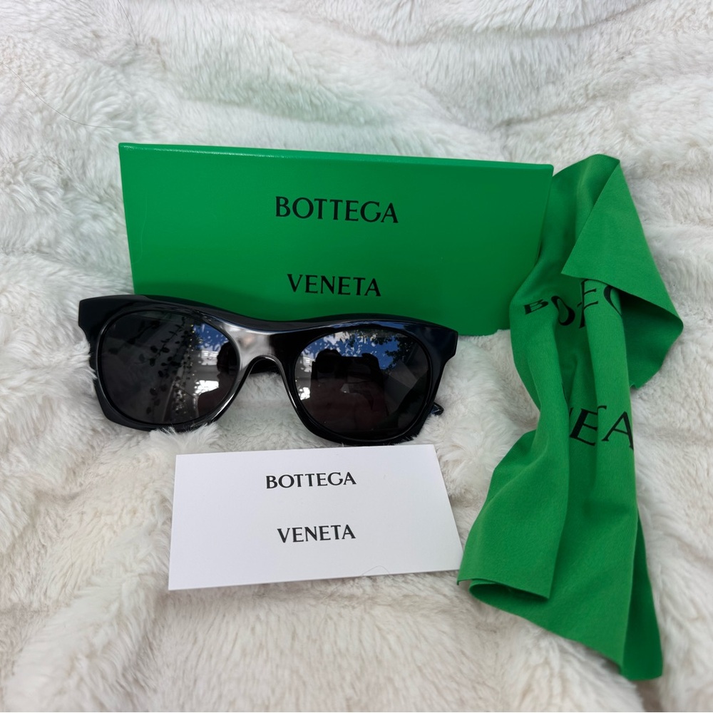 Bottega Veneta Black Sunglasses with Green Case